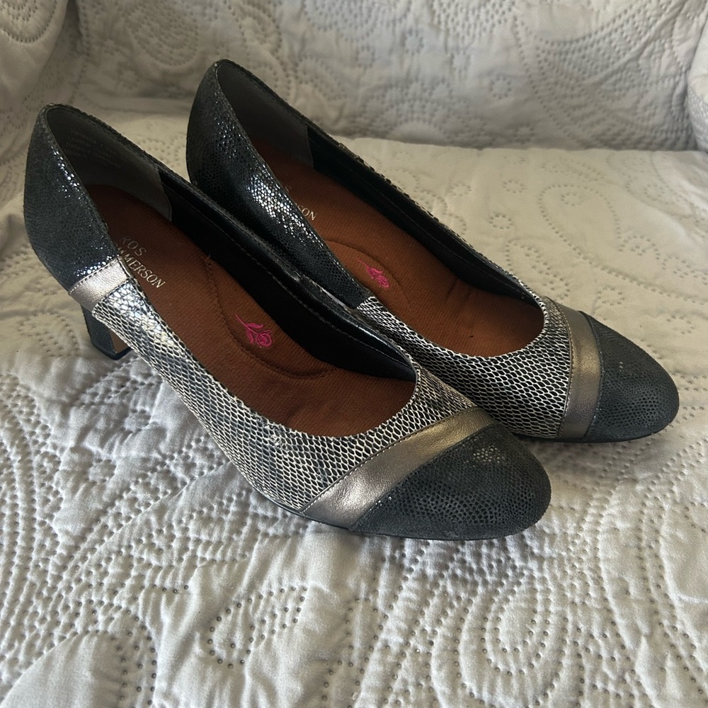 Ros Hommerson Vanessa leather python look heels. Size 7.5, 2.5” heel.Great shape